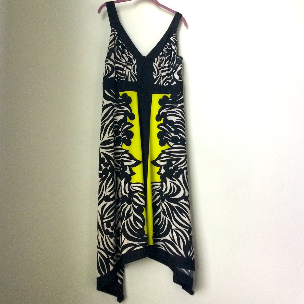 💥 Sale 2/$15 INC Black and White Vneck Geometric & Animal Print Dress